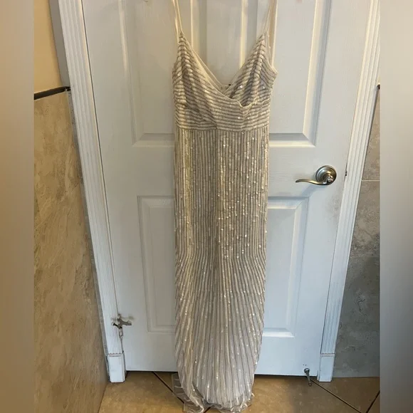 MAC DUGGAL Sequin Stripe Trumpet Gown in Pearl Size 6 New, never worn extra bead - Picture 6 of 9